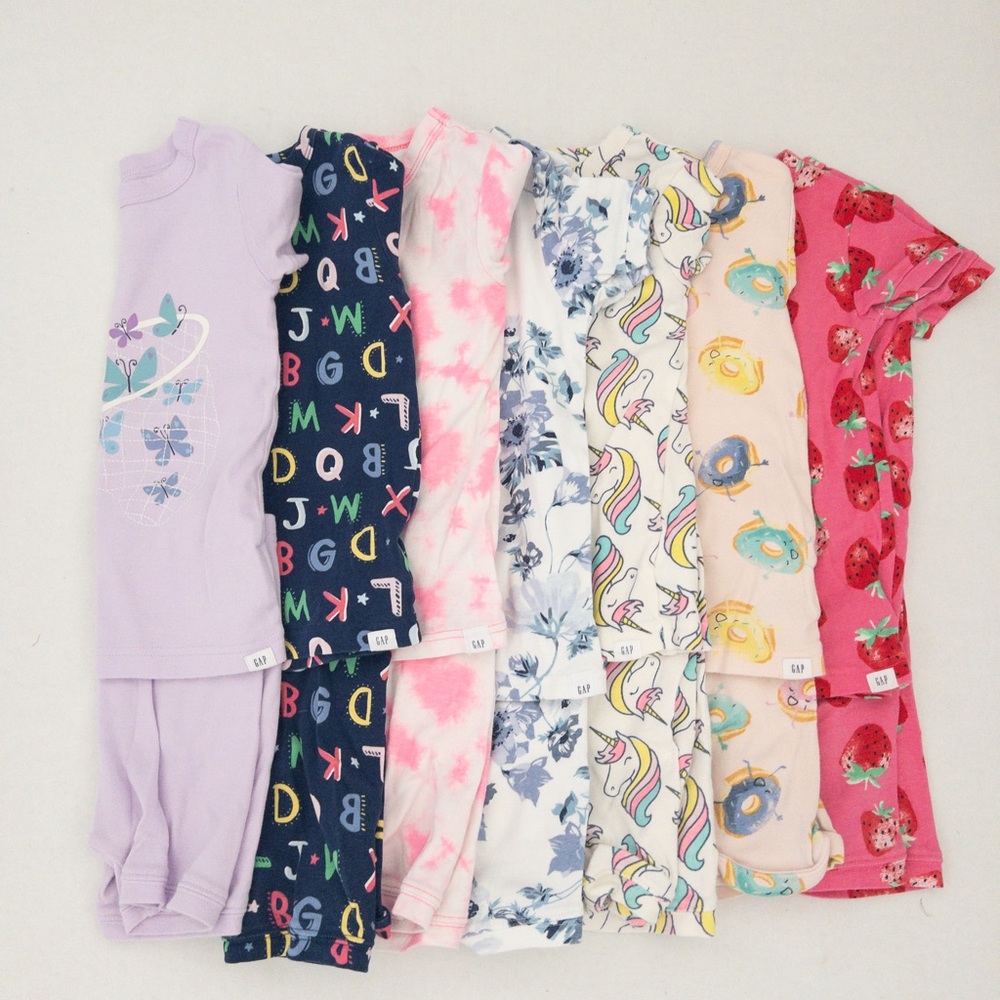 Gap kids pajamas, size 4T (six pairs)